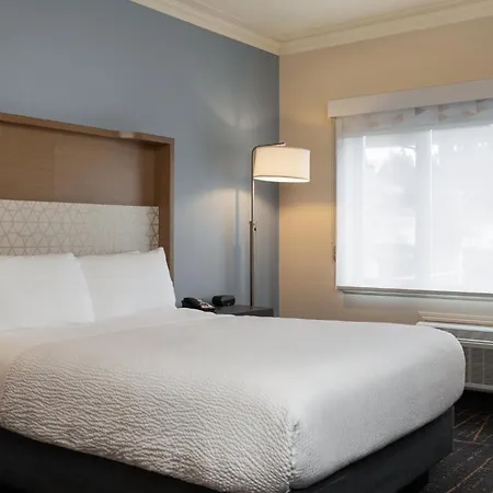 Holiday Inn Victoria - Elk Lake By Ihg-2