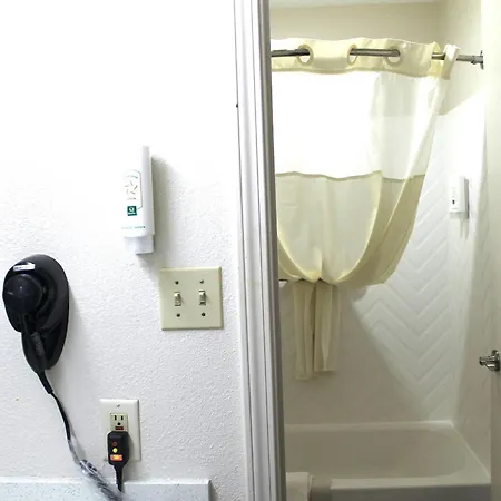 Quality Inn Mccomb-3