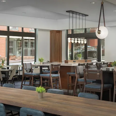 Courtyard By Marriott Richmond Downtown-3