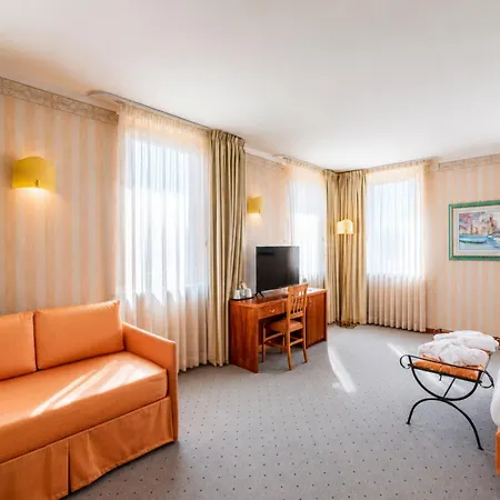 Phi Hotel Astoria-2