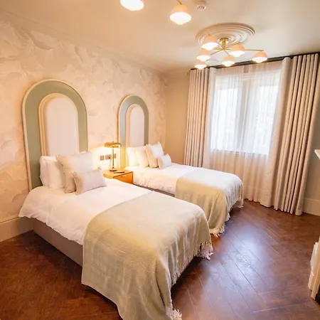 The Carre Arms Hotel & Restaurant-2