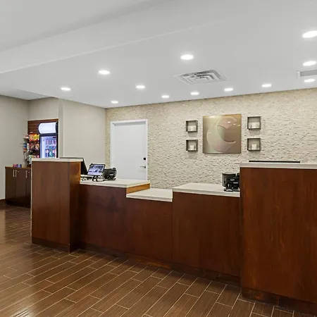 Comfort Inn & Suites-3