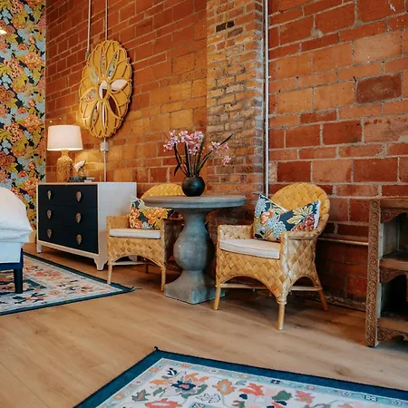 The Pink Room Luxury Boutique Escape One Mile To The Beach Near Cruise Ports-3