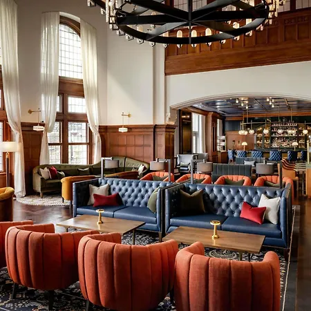 Fairmont Hotel Macdonald-3