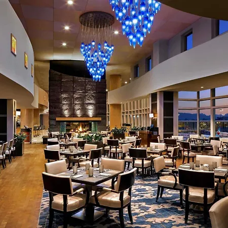 Fairmont Vancouver Airport In-Terminal Hotel-2
