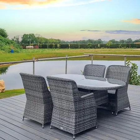 Lakeside Luxury Lodges-2