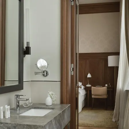 Hotel Capital-2