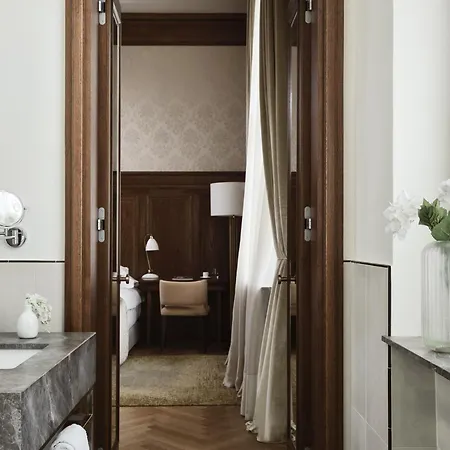 Hotel Capital-3