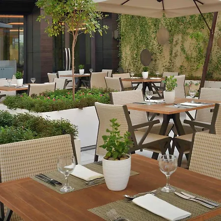 Moevenpick Hotel Tahlia Jeddah-3