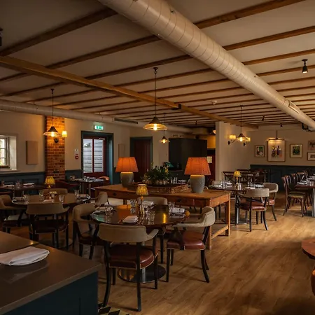 Tewinbury Farm Hotel-3