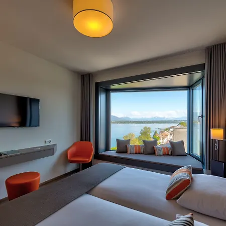 Lake Geneva Hotel-3