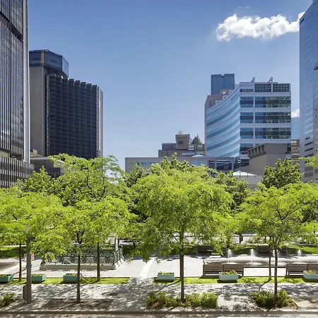 W Montreal-2