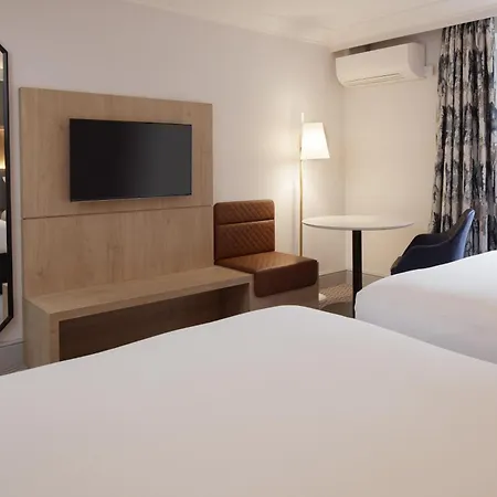 Hilton Cobham-2