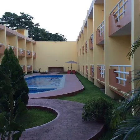 Hotel La Media Luna Inn-2
