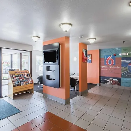 Motel 6 Omaha - Central-2
