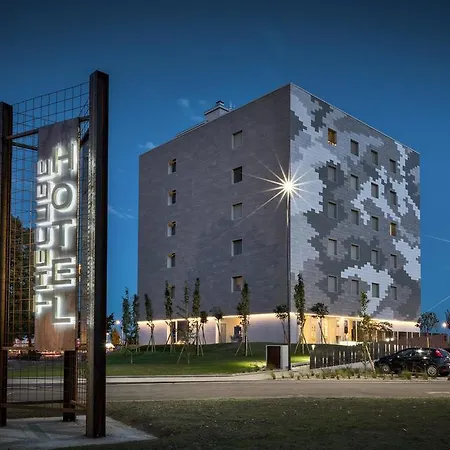 Hotel The Cube-2