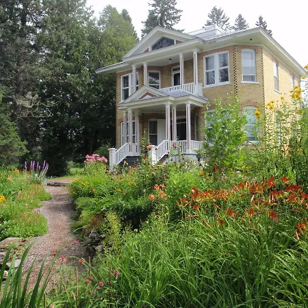 Auberge Taylor Manor-3
