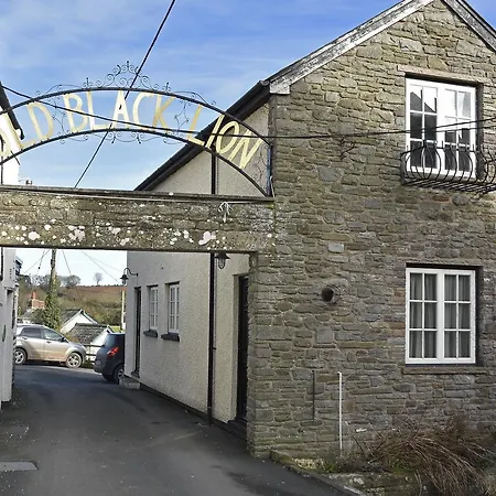 The Old Black Lion-2