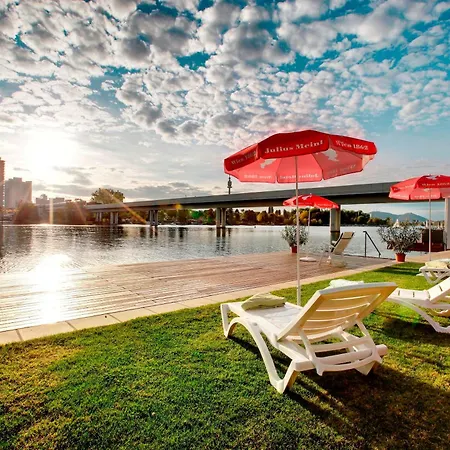 Strandhotel Alte Donau-3