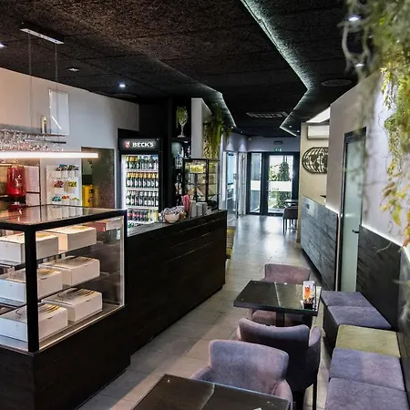 Hotel Cool Zagreb Airport-3