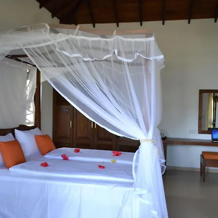 Lanka Beach Bungalows-3