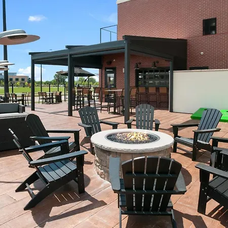 Cobblestone Hotel & Suites Appleton International Airport-2