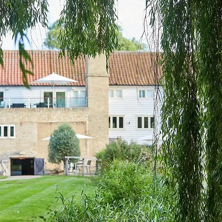 Tuddenham Mill Luxury Hotel-3