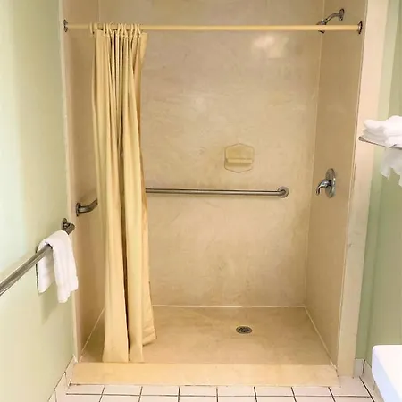 Pine Point Inn & Suites-3