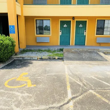 Pine Point Inn & Suites-2
