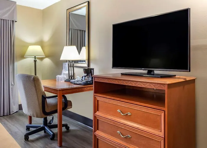Econo Lodge & Suites Southern Pines - Pinehurst