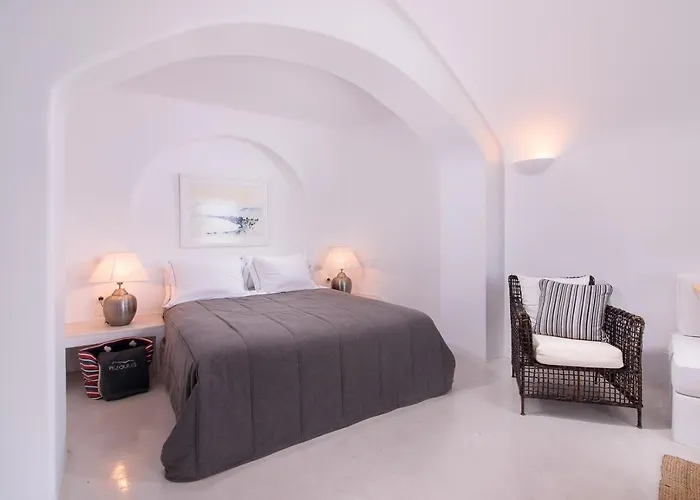 Pezoules Of Oia Hotel