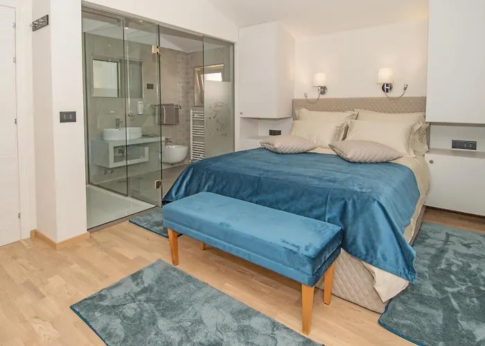 Fra&Kat Rooms
