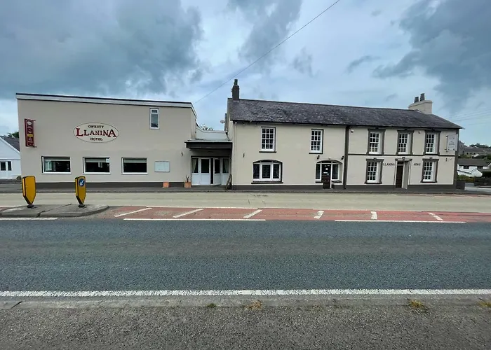 Llanina Arms