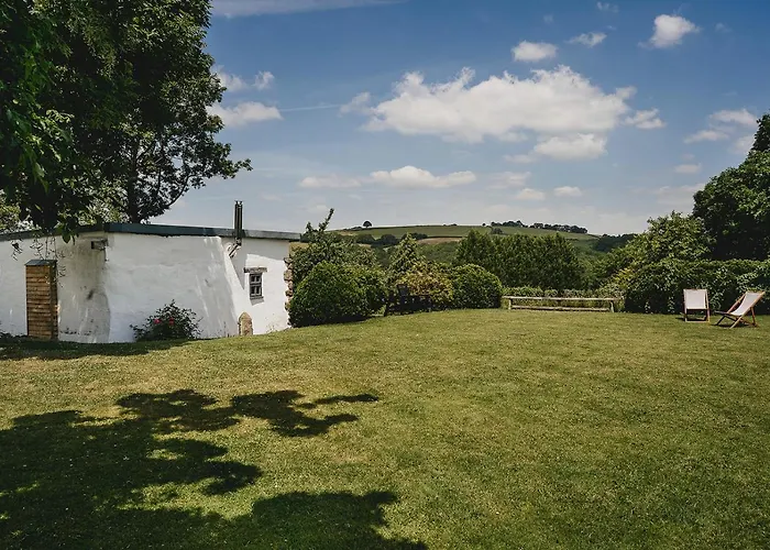 Weeke Barton Hotel Bridford