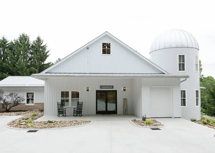Farmhouse Suites By Amish Country Lodging Millersburg