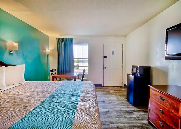 Motel 6-Grand Rivers, Ky