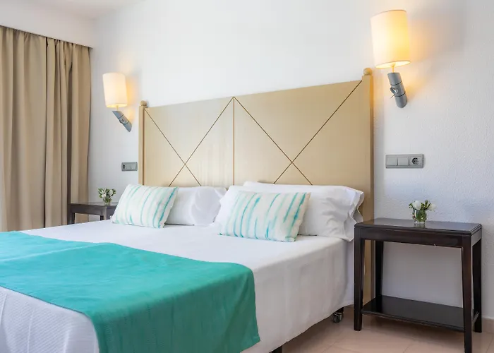 Hotel Blau Punta Reina à Cala Mandia 