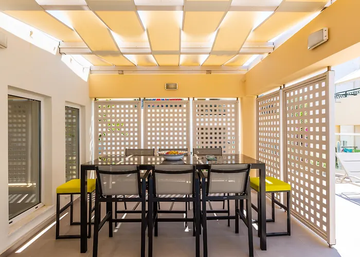 Radamanthy'S Hotel Apartments
