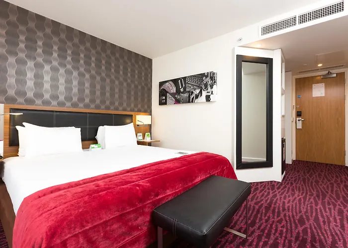 Holiday Inn Manchester-Mediacityuk By Ihg Salford 
