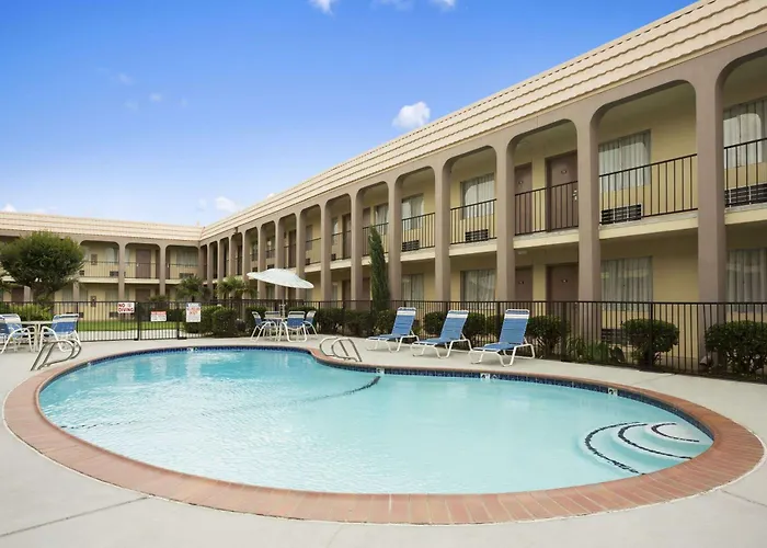 Days Inn By Wyndham Dallas Irving