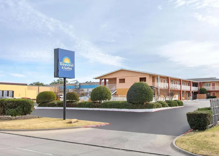 Days Inn & Suites By Wyndham Arlington Near Six Flags
