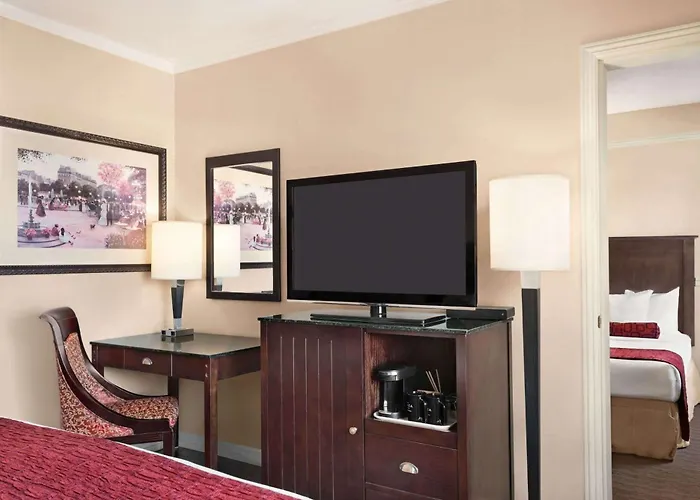 The Plaza Hotel Downtown, Trademark Collection By Wyndham Kamloops