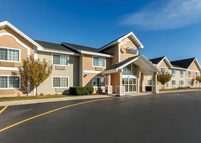 Comfort Inn & Suites Jackson - West Bend