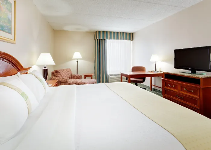 Burrstone Inn, An Ascend Collection Hotel New Hartford