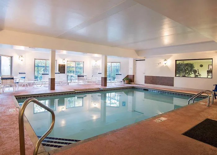 Comfort Inn & Suites Suwanee - Sugarloaf