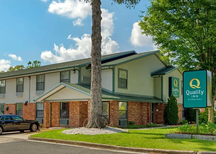 Quality Inn Lee - Lenox South