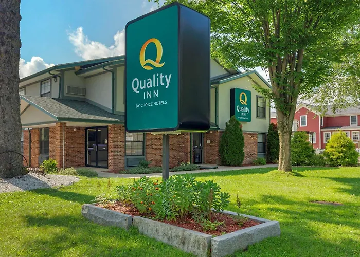 Quality Inn Lee - Lenox South