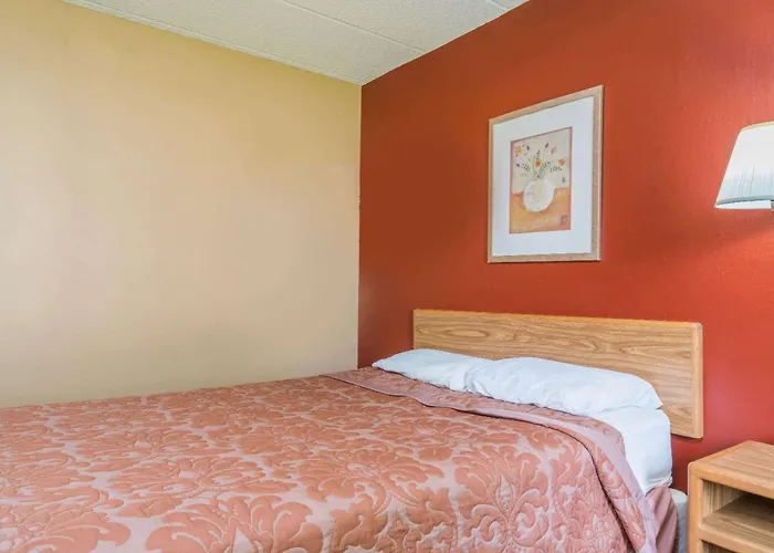 Super 8 By Wyndham Brooklyn Center/Mpls