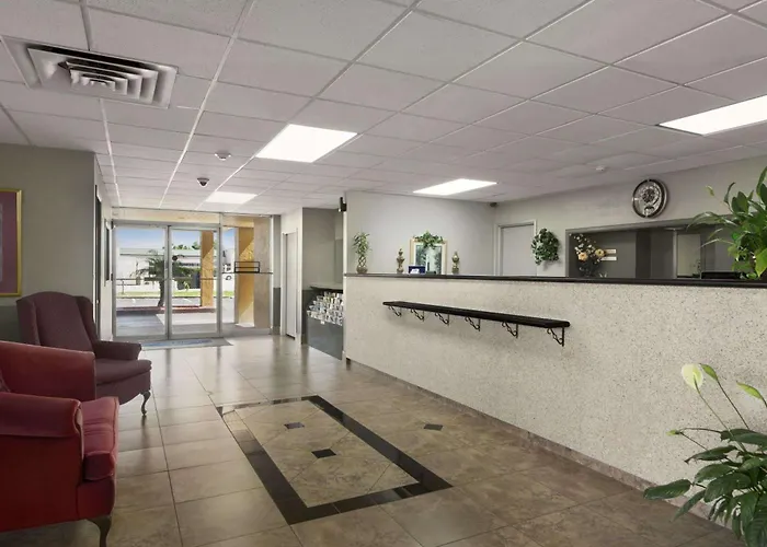 Howard Johnson By Wyndham Winter Haven Fl