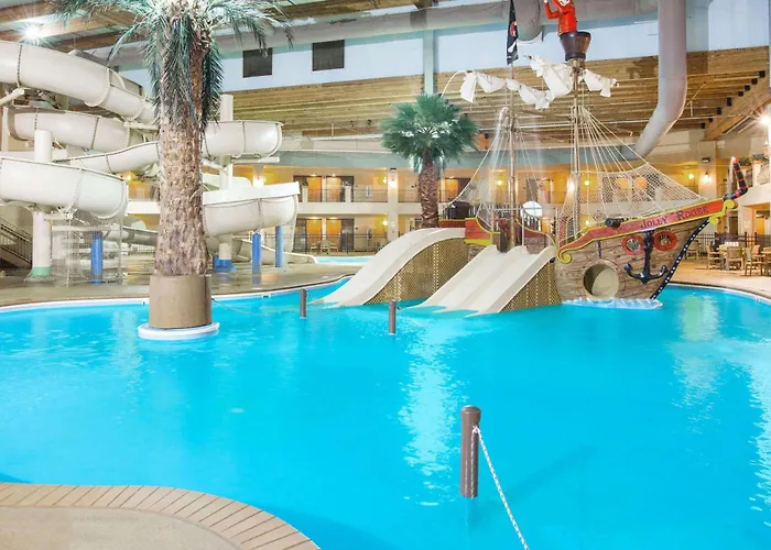 Ramada By Wyndham Des Moines Tropics Resort & Conference Ctr